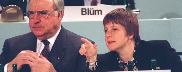 Хелмут Кол и Ангела Меркел - архивкса фотка Хелмут Кол и Ангела Меркел - архивкса фотка - Sputnik Србија