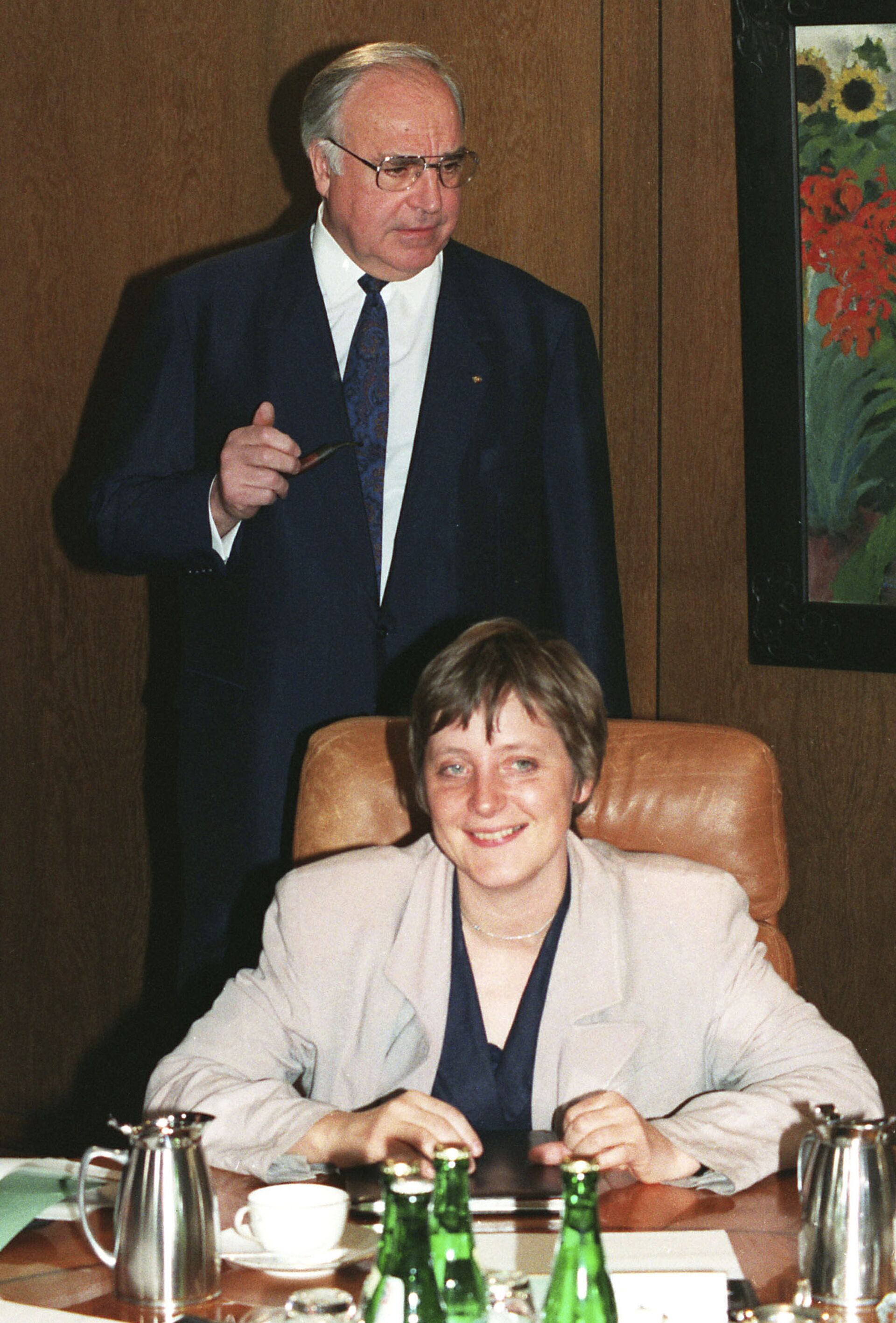 Helmut Kol i Angela Merkel 1991. godine. - Sputnik Srbija, 1920, 09.02.2024
