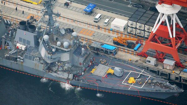 Разарач Фицџералд америчке ратне морнарице оштећен приликом судара са филипинским трговачким бродом, у јапанској луци Јокосука - Sputnik Србија