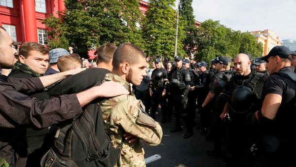 Полиција блокира демонстранте против Марша једнакости ЛГБТ заједнице у Кијеву - Sputnik Србија