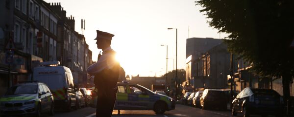 Londonska policija obezbeđuje oblast gde je kombi uleteo među pešake Londonska policija obezbeđuje oblast gde je kombi uleteo među pešake - Sputnik Srbija