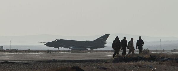 Avion Su-22 sirijske avijacije u vojnoj bazi u Homsu - Sputnik Srbija