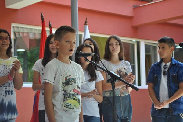 Zbog njih su knjige stigle iz Rusije, buduži korisnici Pametne učionice i Ruskog kutka Zbog njih su knjige stigle iz Rusije, buduži korisnici Pametne učionice i Ruskog kutka - Sputnik Srbija