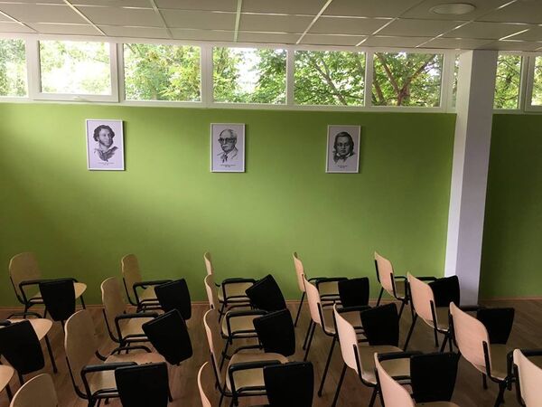 Za kvalitetnije učenje ruskog jezika u Kruševcu - pametna učionica, donacija Ruske humanitarne misije Za kvalitetnije učenje ruskog jezika u Kruševcu - pametna učionica, donacija Ruske humanitarne misije - Sputnik Srbija