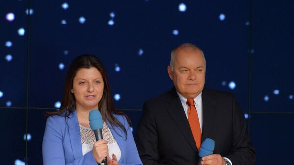 Generalni direktor Sputnjika Dmitrij Kiseljov i glavna urednica kompanije „Rusija sevodnja“ Margarita Simonjan - Sputnik Srbija