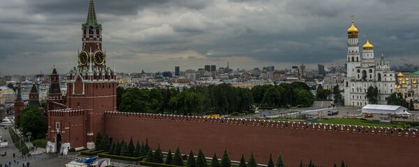 Pogled na Spasku kulu i zvonik Ivana Groznog u Moskvi - Sputnik Srbija