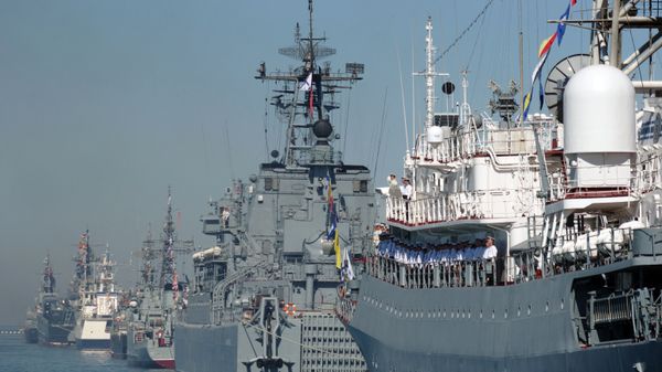 Бродови Црноморске флоте на генералној проби војно-поморске параде у Севастопољу - Sputnik Србија