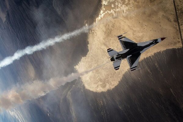Амерички Борбени соко - Ловац познатији под службеном ознаком Ф-16. Амерички Борбени соко - Ловац познатији под службеном ознаком Ф-16. - Sputnik Србија