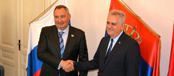 Заменик руског премијера Дмитрија Рогозина и бивши председник Србије Томислав Николић - Sputnik Србија
