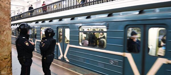 Припадници полиције у станици московског метроа - Sputnik Србија