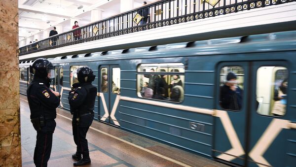 Припадници полиције у станици московског метроа - Sputnik Србија