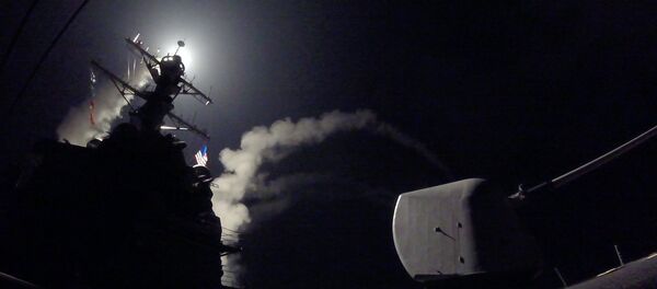 Raketni razarač američke mornarice Porter lansira rakete tomahavk tokom napada na Siriju sa Sredozemnog mora Raketni razarač američke mornarice Porter lansira rakete tomahavk tokom napada na Siriju sa Sredozemnog mora - Sputnik Srbija