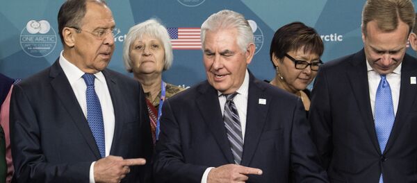 Министар спољних послова Русије Сергеј Лавров и амерички државни секретар Рекс Тилерсон током састанка на Арктичком савету на Аљасци - Sputnik Србија