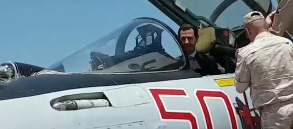 SERBIA_Асад за штурвалом российского Су-35 – президент Сирии посетил авиабазу Хмеймим SERBIA_Асад за штурвалом российского Су-35 – президент Сирии посетил авиабазу Хмеймим - Sputnik Србија