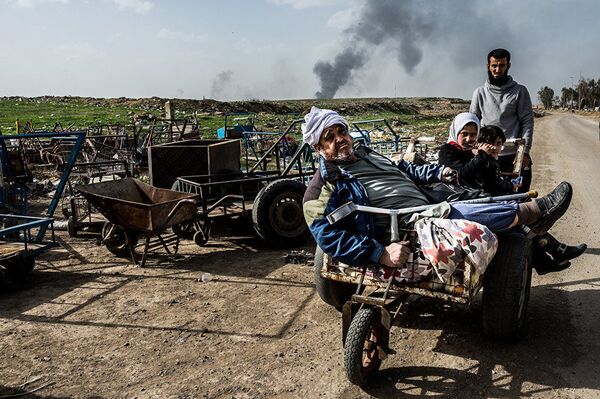 Rad italijanskog fotografa Alesandra Rota iz serije Operacija u Mosulu u Iraku - Sputnik Srbija