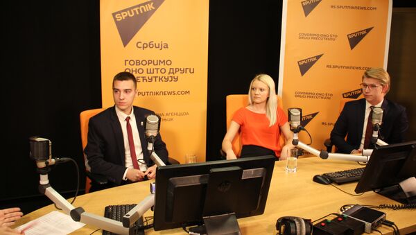Miloš Pavković, apsolvent FPN-a, Đurđija Mastalo (FPN) i Filip Veljanovski, student FON-a u Sputnjik intervjuu. - Sputnik Srbija