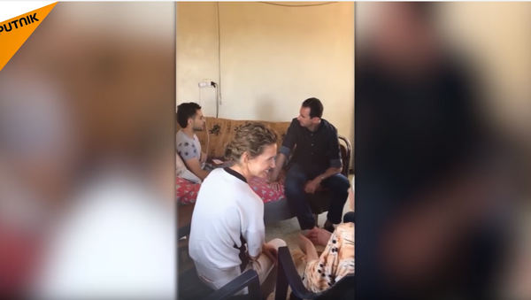 Porodica Asad obišla sirijske  ranjenike. - Sputnik Srbija