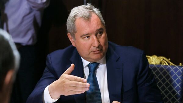 Заменик премијера Русије Дмитриј Рогозин на седници Владе Русије - Sputnik Србија