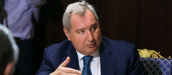 Заменик премијера Русије Дмитриј Рогозин на седници Владе Русије - Sputnik Србија