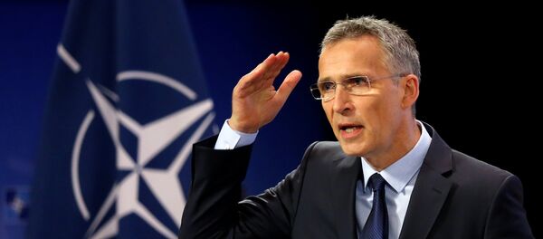 Generalni sekretar NATO-a Jens Stoltenberg govori na konferenciji za medije pre ministarskog sastanka u sedištu NATO-a u Briselu Generalni sekretar NATO-a Jens Stoltenberg govori na konferenciji za medije pre ministarskog sastanka u sedištu NATO-a u Briselu - Sputnik Srbija