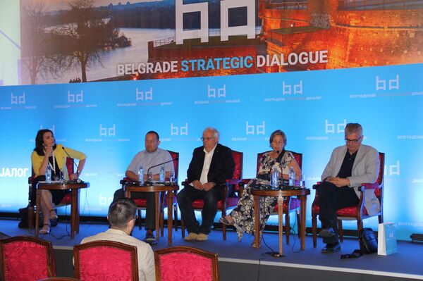 „Улога медија у обликовању савременог друштвеног и политичког контекста“ - Sputnik Србија