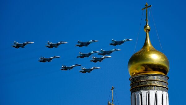 Ловци Су-35, Су-27 и Су-34 на генералној проби војне параде у Москви - Sputnik Србија