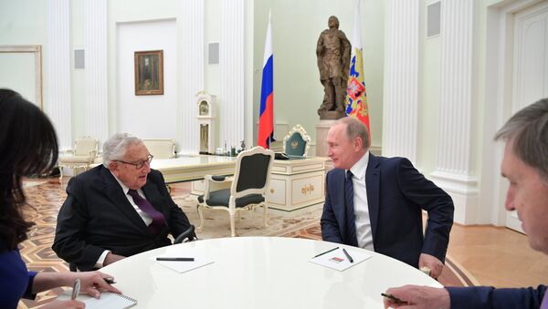 Председник Русије Владимир Путин састао се са бившим америчким државним секретаром Хенријем Кисинџером - Sputnik Србија