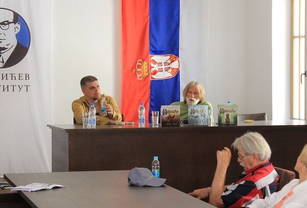 U okviru Sajma knjiga predstavljena je trilogija „Nemanjići” Vladimira Kecmanovića i Dejana Stojiljkovića. U okviru Sajma knjiga predstavljena je trilogija „Nemanjići” Vladimira Kecmanovića i Dejana Stojiljkovića. - Sputnik Srbija