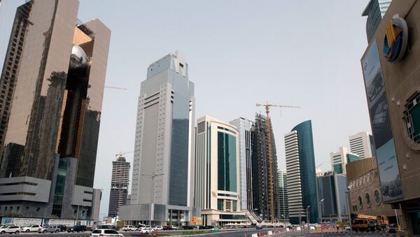 Neboderi u jednoj od centralnih ulica glavnog grada Katara, Dohi. - Sputnik Srbija