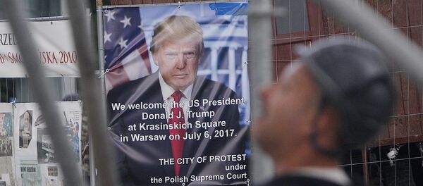 Плакати са Трамповим портретом у Пољској Плакати са Трамповим портретом у Пољској - Sputnik Србија
