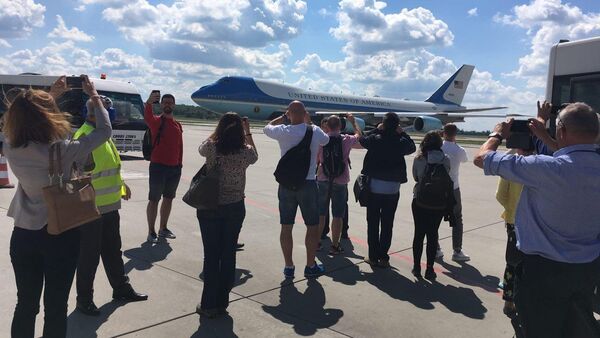 Доналд Трамп на аеродрому Варшаве - Sputnik Србија