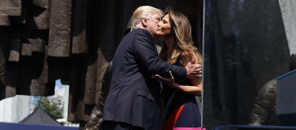 Доналд и Меланија Трамп Доналд и Меланија Трамп - Sputnik Србија