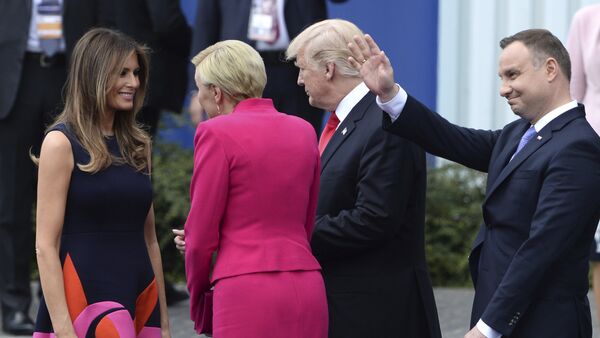 Prva dama i predsednik SAD Melanija i Donald Tramp govore sa prvom damom i poljskim predsednikom Agatom Kornhauser-Dudom i Andžejem Dudom u Varšavi - Sputnik Srbija