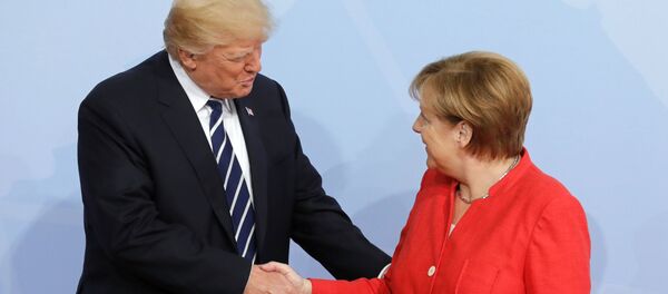 Predsednik SAD Donald Tramp i nemačka kancelarka Angela Merkel na početku samita G20 u Hamburgu - Sputnik Srbija