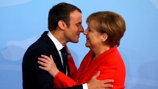 Pozdrav nemačke kancelarke Angele Merkel i francuskog predsednika Emanuela Makrona - Sputnik Srbija