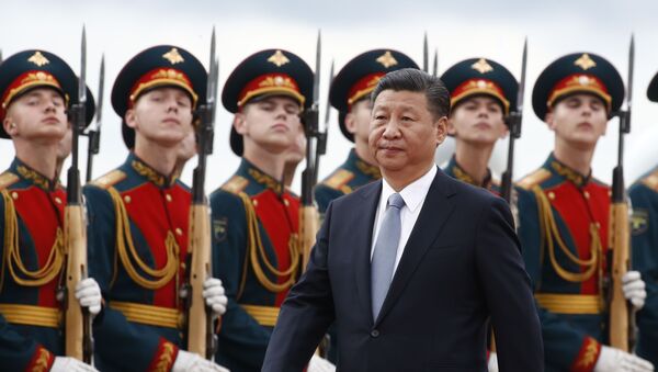 Кинески председник Си Ђинпинг учествује на свечаном пријему након доласка на аеродром у Внукову у Москви - Sputnik Србија