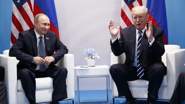 Председници Русије и САД Владимир Путин и Доналд Трамп на самиту Г20 у Хамбургу - Sputnik Србија