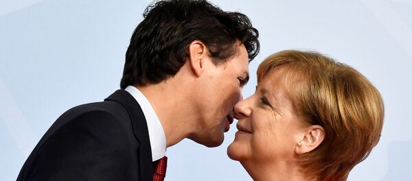 Nemačka kancelarka Angela Merkel i premijer Kanade Džastin Trudo na otvaranju samita G20 u Hamburgu - Sputnik Srbija
