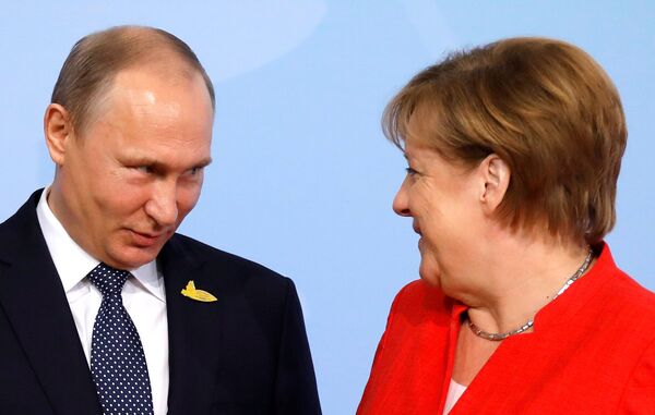 Nemačka kancelarka Angela Merkel i predsednik Rusije Vladimir Putin na otvaranju samita G20 u Hamburgu - Sputnik Srbija