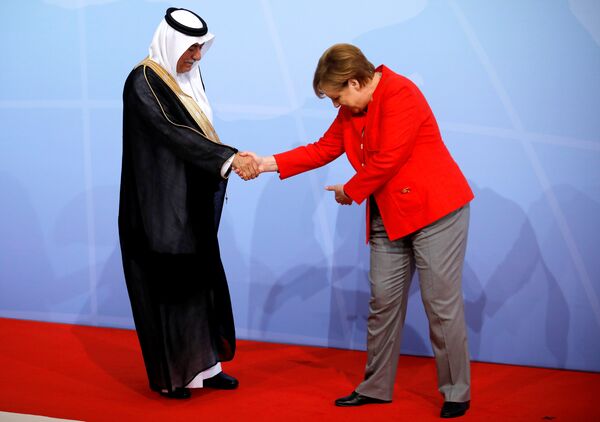 Nemačka kancelarka Angela Merkel i ministar Saudijske Arabije Ibrahim Abdulaziz el Asaf na otvaranju samita G20 u Hamburgu - Sputnik Srbija