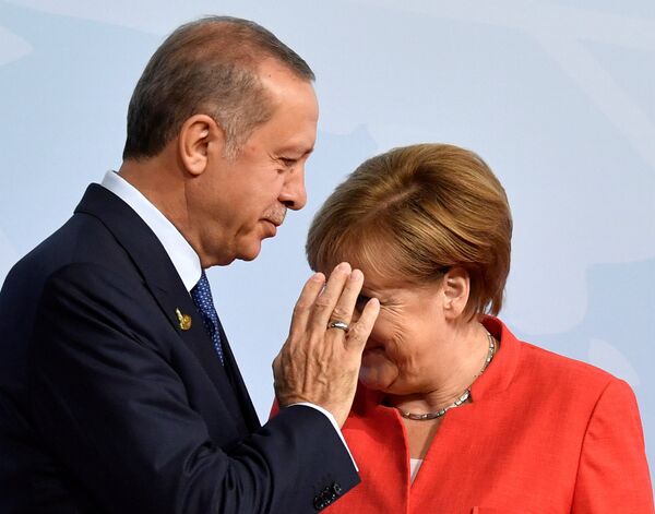 Nemačka kancelarka Angela Merkel i predsednik Turske Redžep Tajip Erdogan na otvaranju samita G20 u Hamburgu - Sputnik Srbija