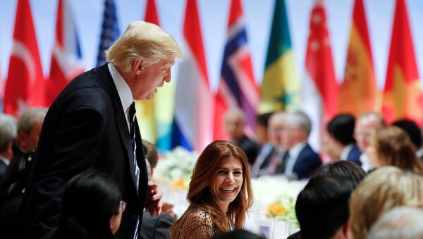 Председник САД Доналд Трамп и супруга председника Аргентине Хулиана Авада на свечаној вечери у оквиру самита Г20 у Хамбургу - Sputnik Србија