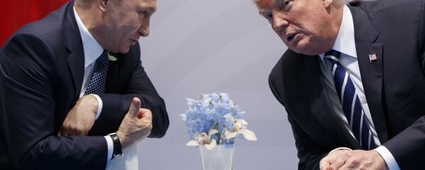 Predsednici Rusije i SAD Vladimir Putin i Donald Tramp na sastanku u okviru samita G20 u Hamburgu - Sputnik Srbija