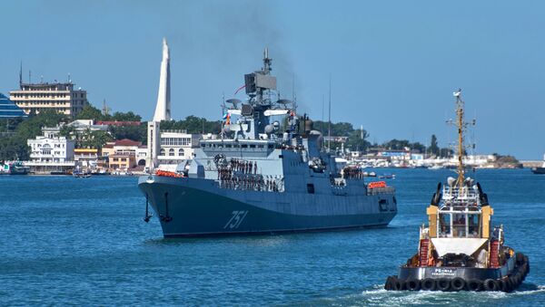 Фрегата Адмирал Есен долази у луку Севастопољ - Sputnik Србија