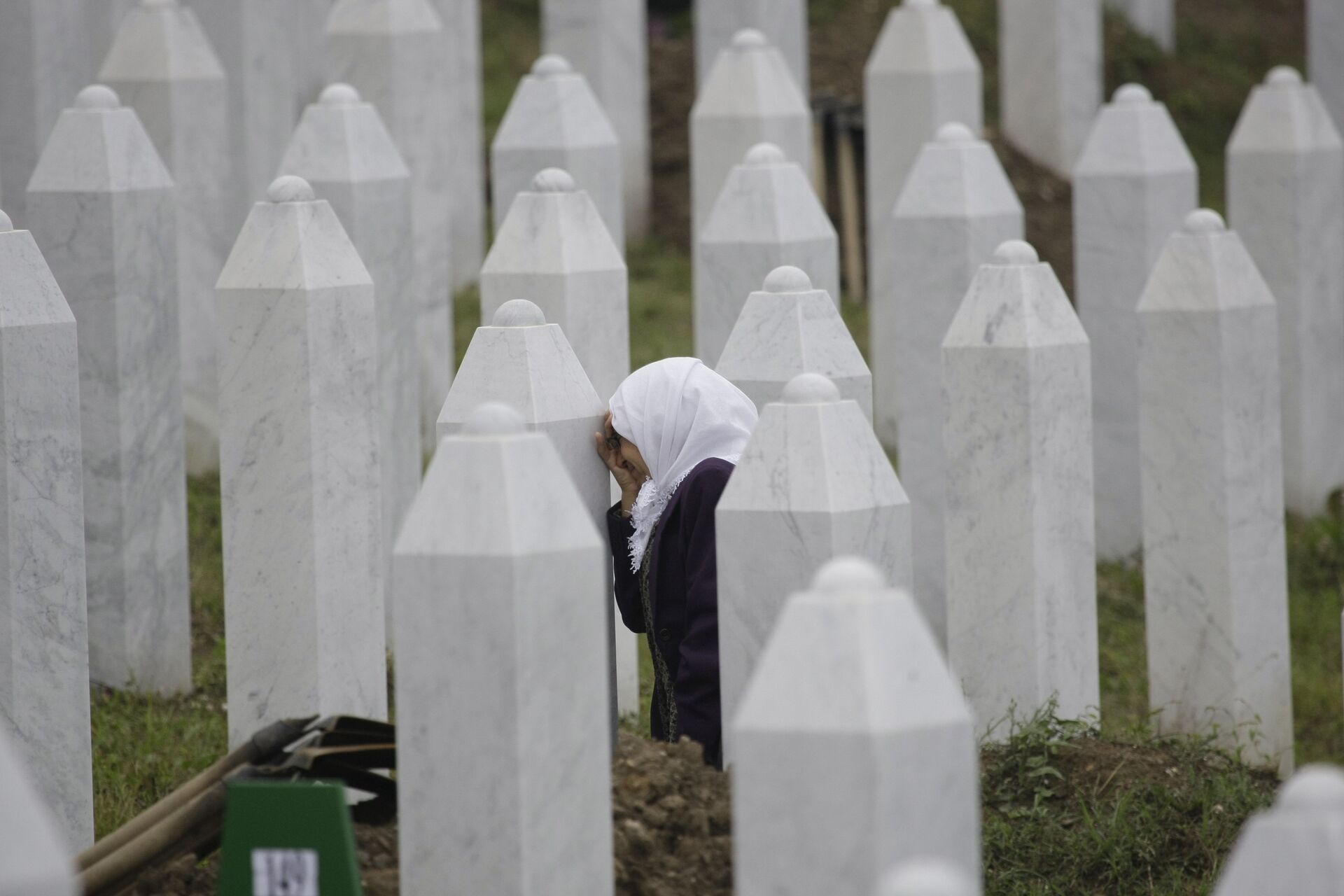 Groblje žrtava u Srebrenici u Memorijalnom centru u Potočarima - Sputnik Srbija, 1920, 12.07.2023