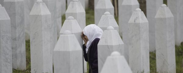 Гробље жртава у Сребреници у Меморијалном центру у Поточарима Гробље жртава у Сребреници у Меморијалном центру у Поточарима - Sputnik Србија