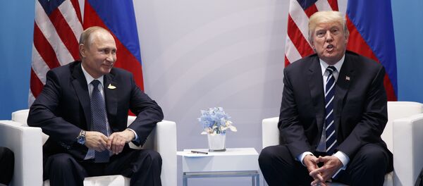Председници Русије и САД Владимир Путин и Доналд Трамп на самиту Г20 у Хамбургу - Sputnik Србија
