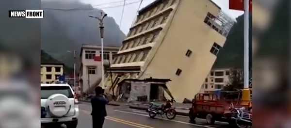 Poplava nosi zgradu na Tibetu Poplava nosi zgradu na Tibetu - Sputnik Srbija