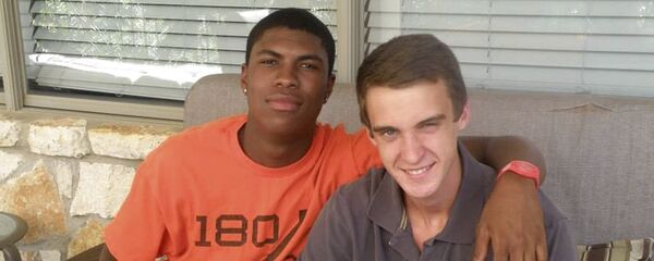 Бакари Хендерсон - лево - Sputnik Србија