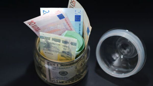 Евро и долар - Sputnik Србија